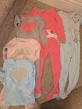 5 Carter's size 4T long sleeve and pants (with booties) sleepers